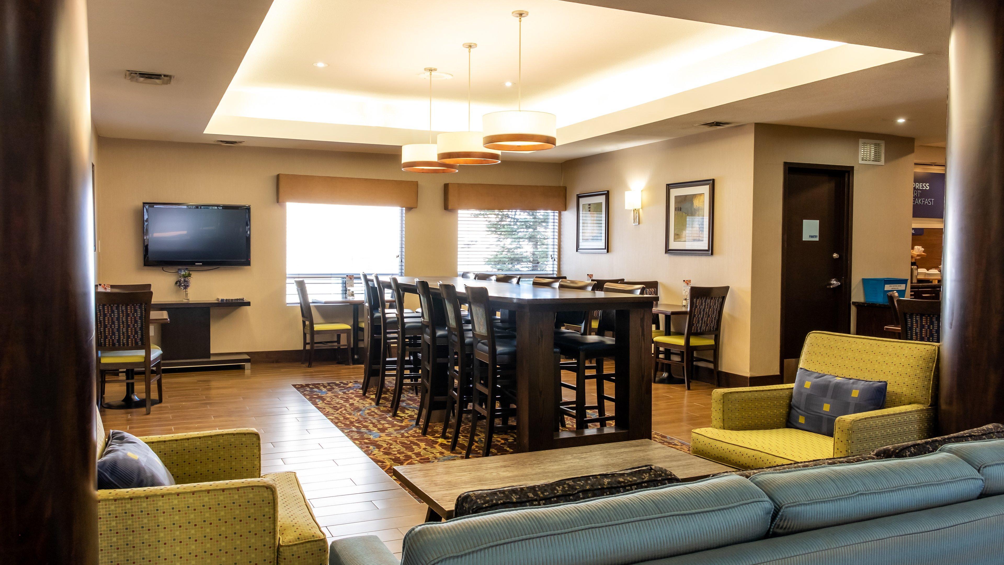 Holiday Inn Express Hotel & Suites - Edmonton International Airport By Ihg Nisku Exterior photo